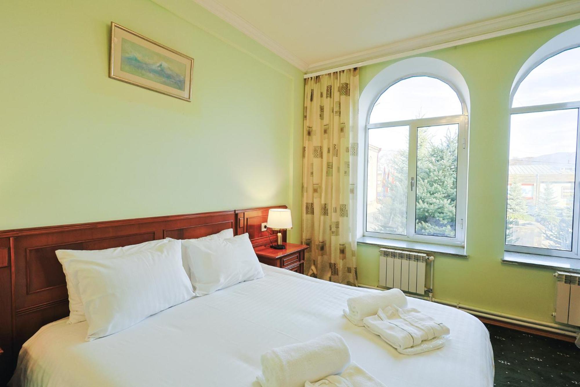 Lalaner Hotel Sisian Luaran gambar